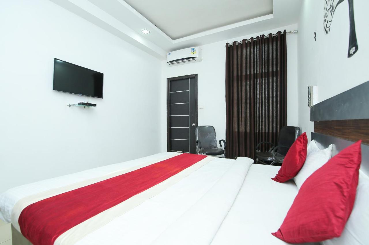 Oyo 3603 White Pearl Hotel Dzsabalpur Kültér fotó