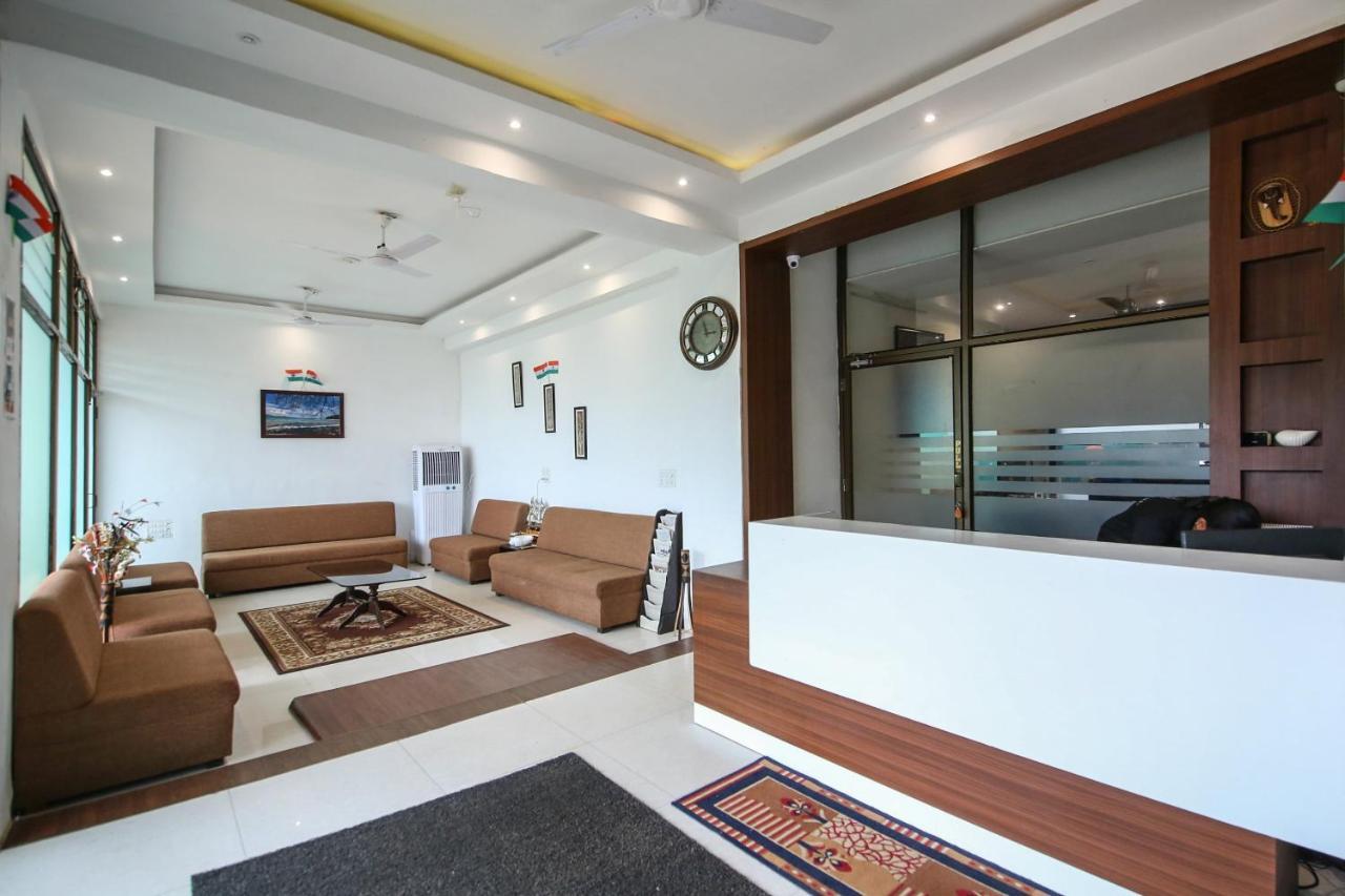Oyo 3603 White Pearl Hotel Dzsabalpur Kültér fotó