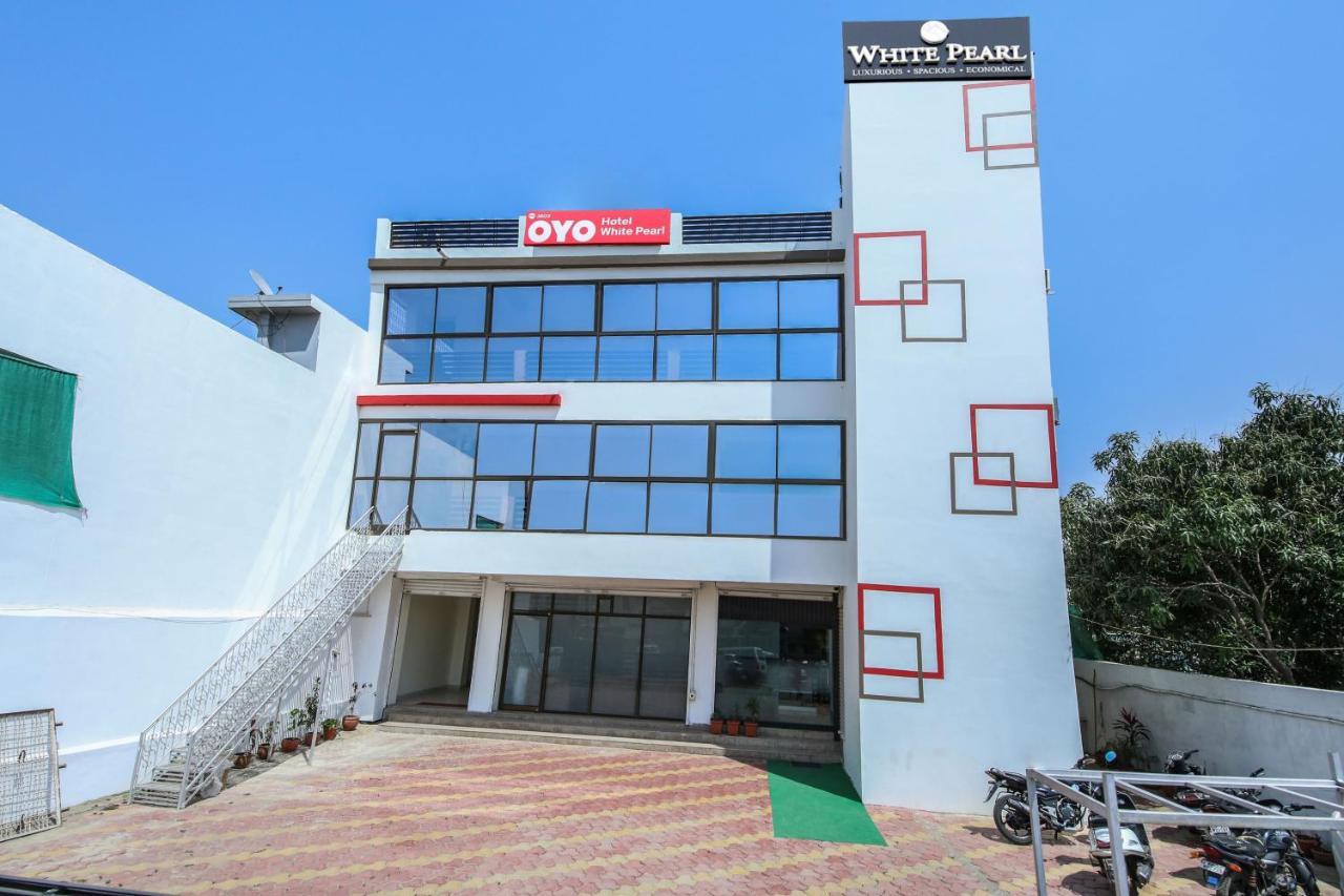 Oyo 3603 White Pearl Hotel Dzsabalpur Kültér fotó